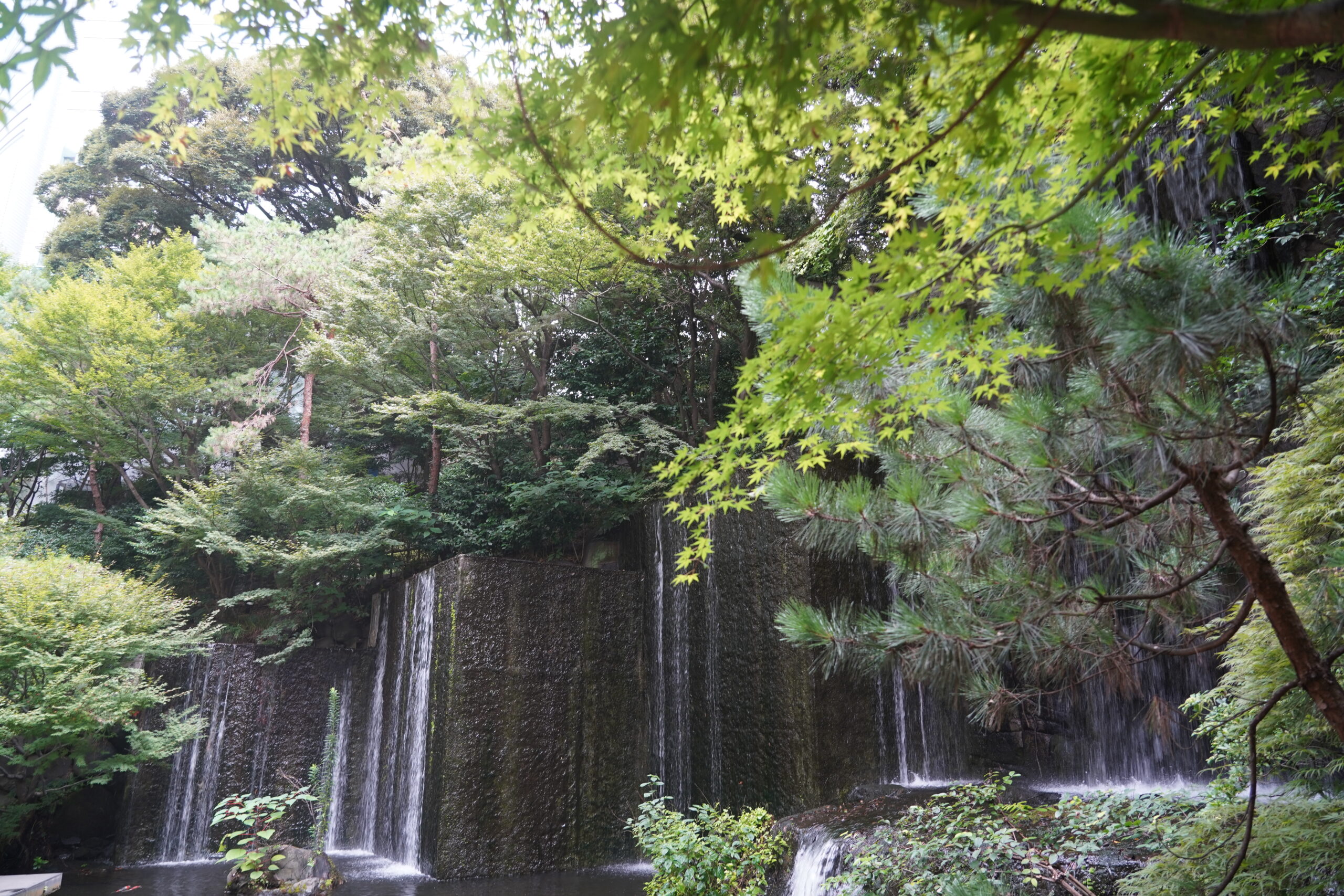 ホテル雅叙園東京内の滝